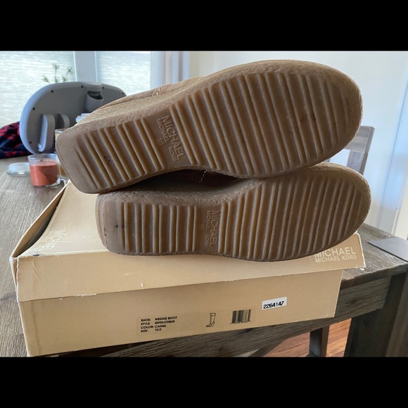 Michael Kors Wedge Boot Camel Shearling 10 - Picture 7 of 12